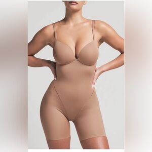 Ultimate Body Push-Up Enhancing Padded Midthigh Bodysuit
SKIMS